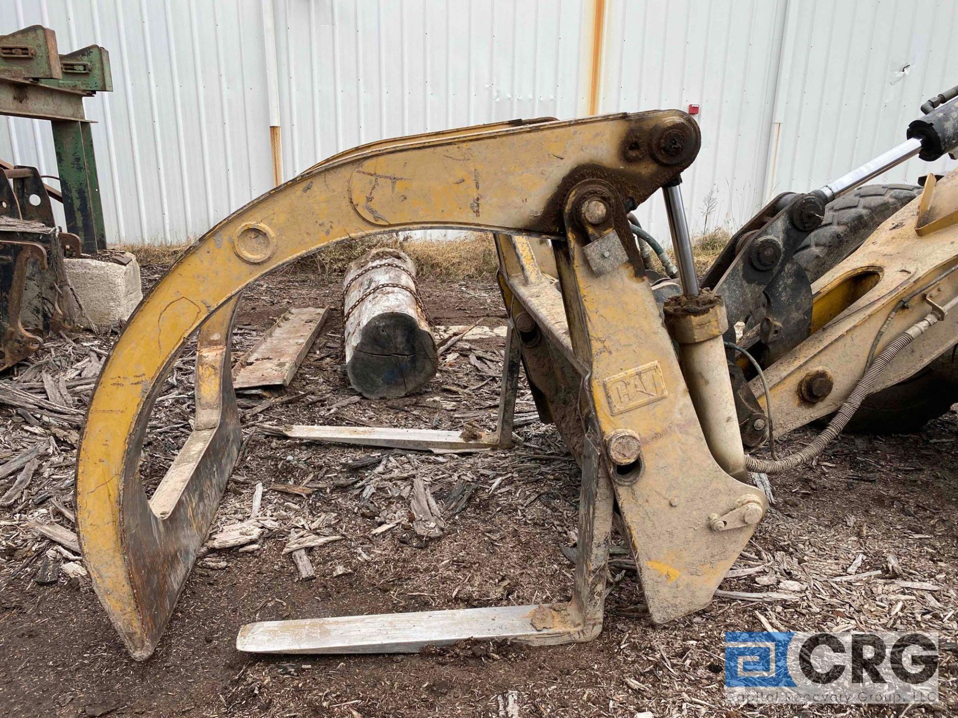 CAT 930G Wheel loader, PID CAT0930GCTWR00852 19,495 hours; with 67in. wide log-grapple attachment- - Image 10 of 12