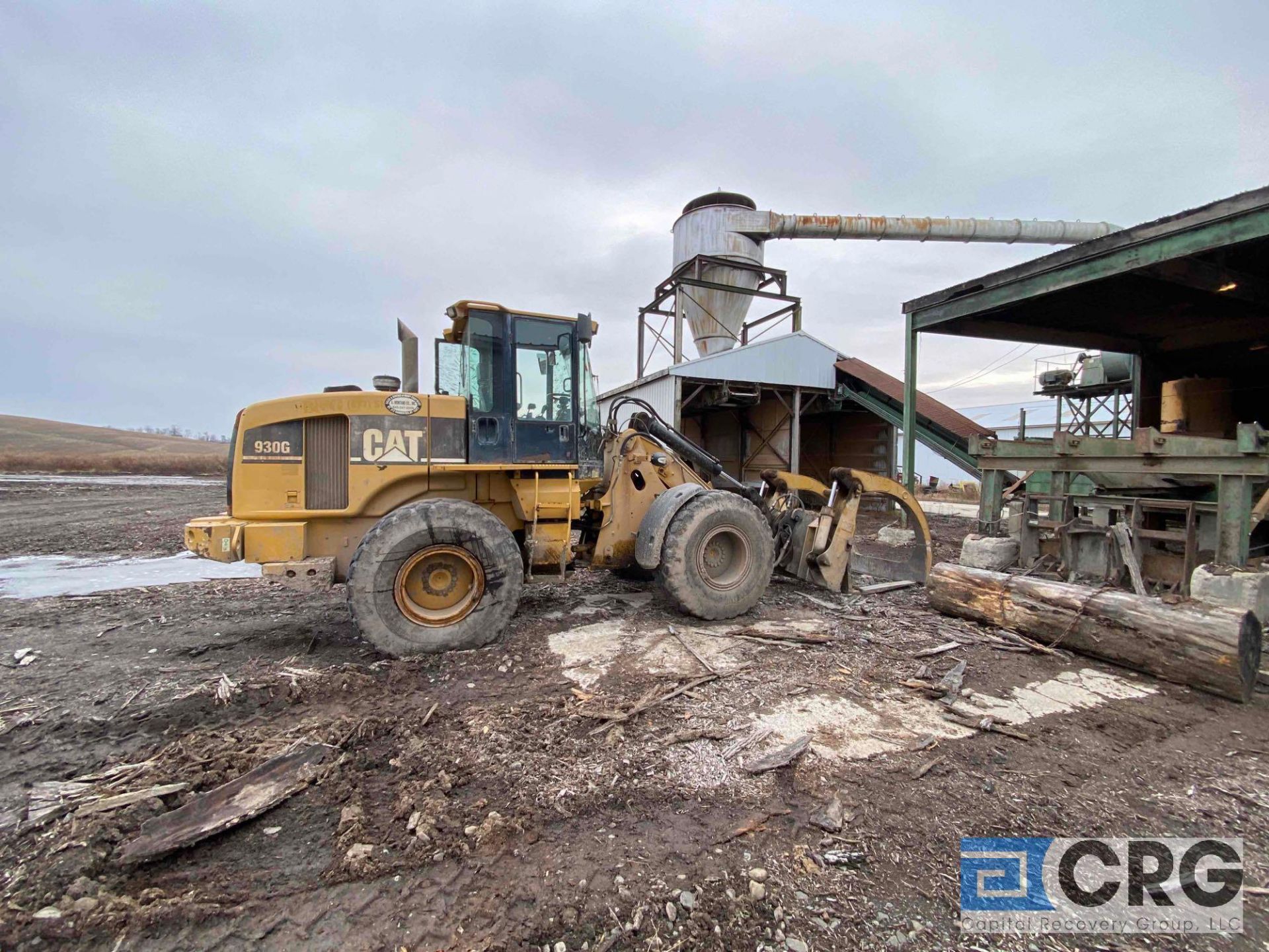 CAT 930G Wheel loader, PID CAT0930GCTWR00852 19,495 hours; with 67in. wide log-grapple attachment- - Image 2 of 12