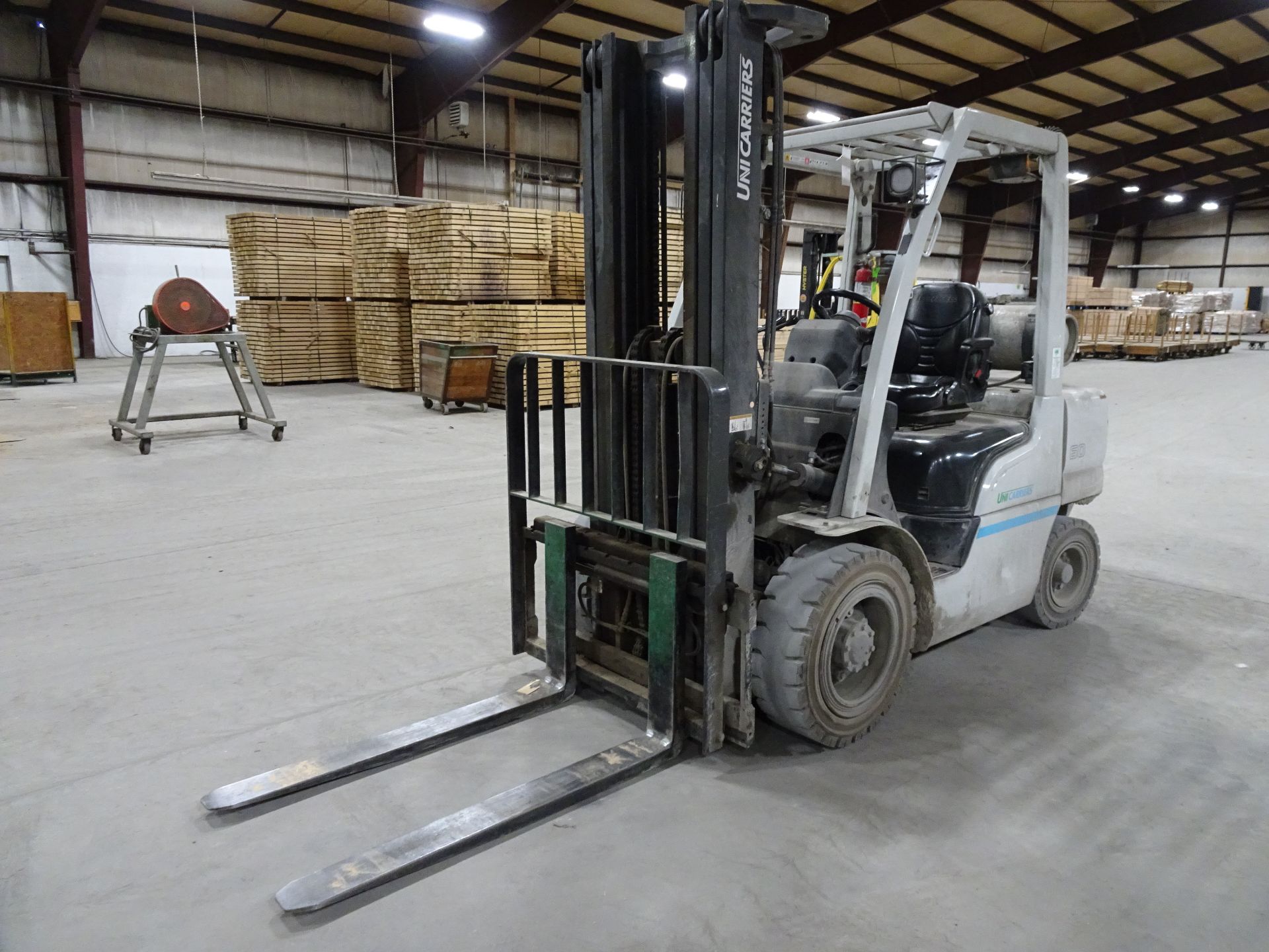 Unicarriers Model MUG1F2A30LV 5200 lb Capacity LP Forklift - Image 2 of 4