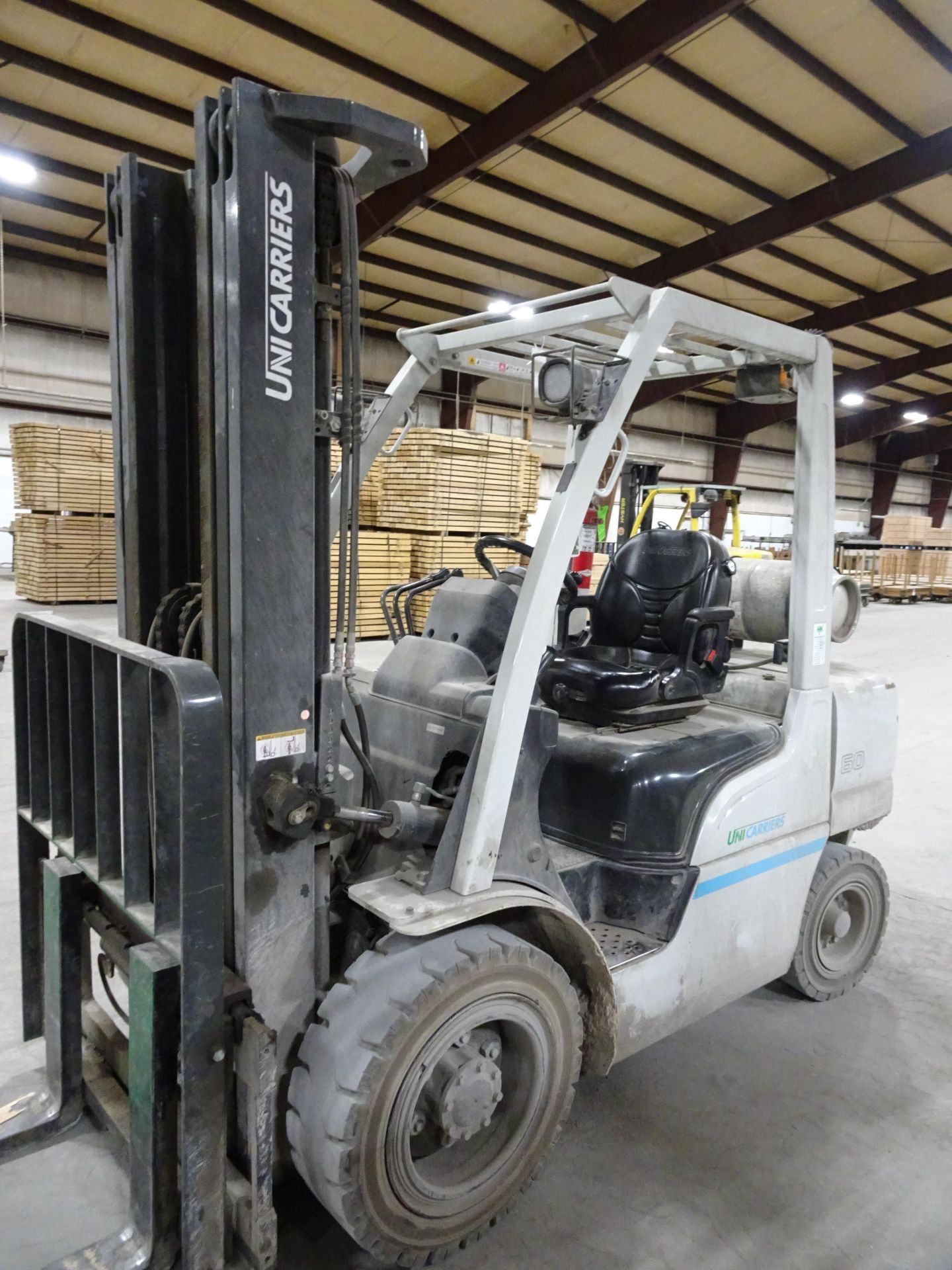 Unicarriers Model MUG1F2A30LV 5200 lb Capacity LP Forklift - Image 3 of 4