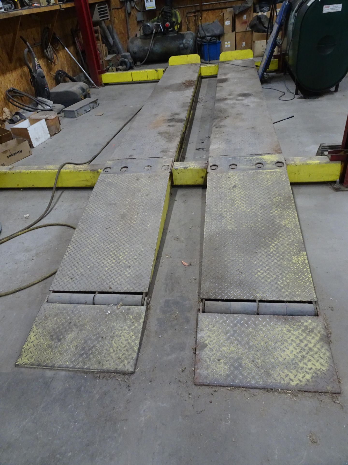 Mohawk 4-Post Hydraulic Car Lift - Image 3 of 4