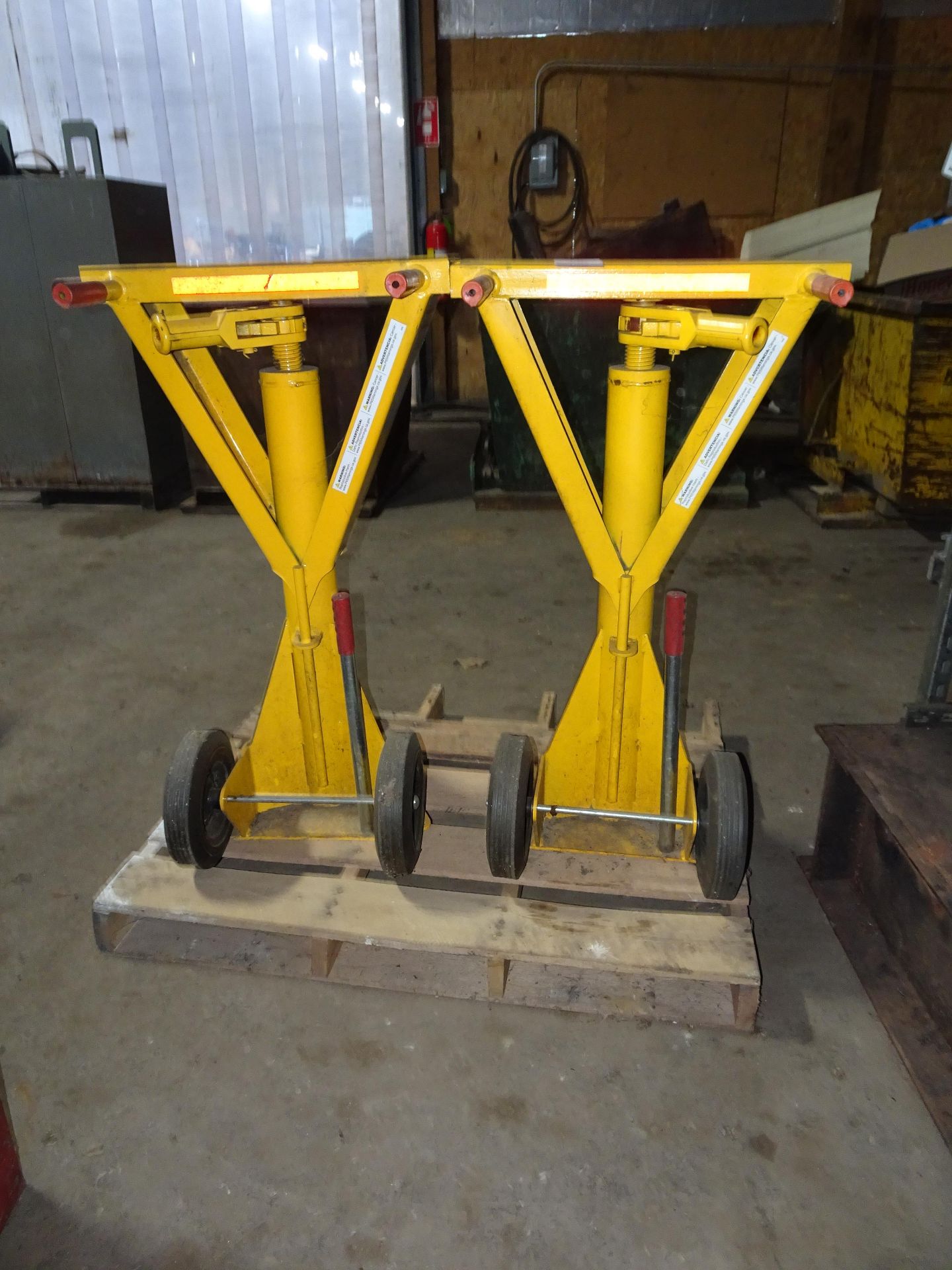 Lot: (2) Trailer Jackstands