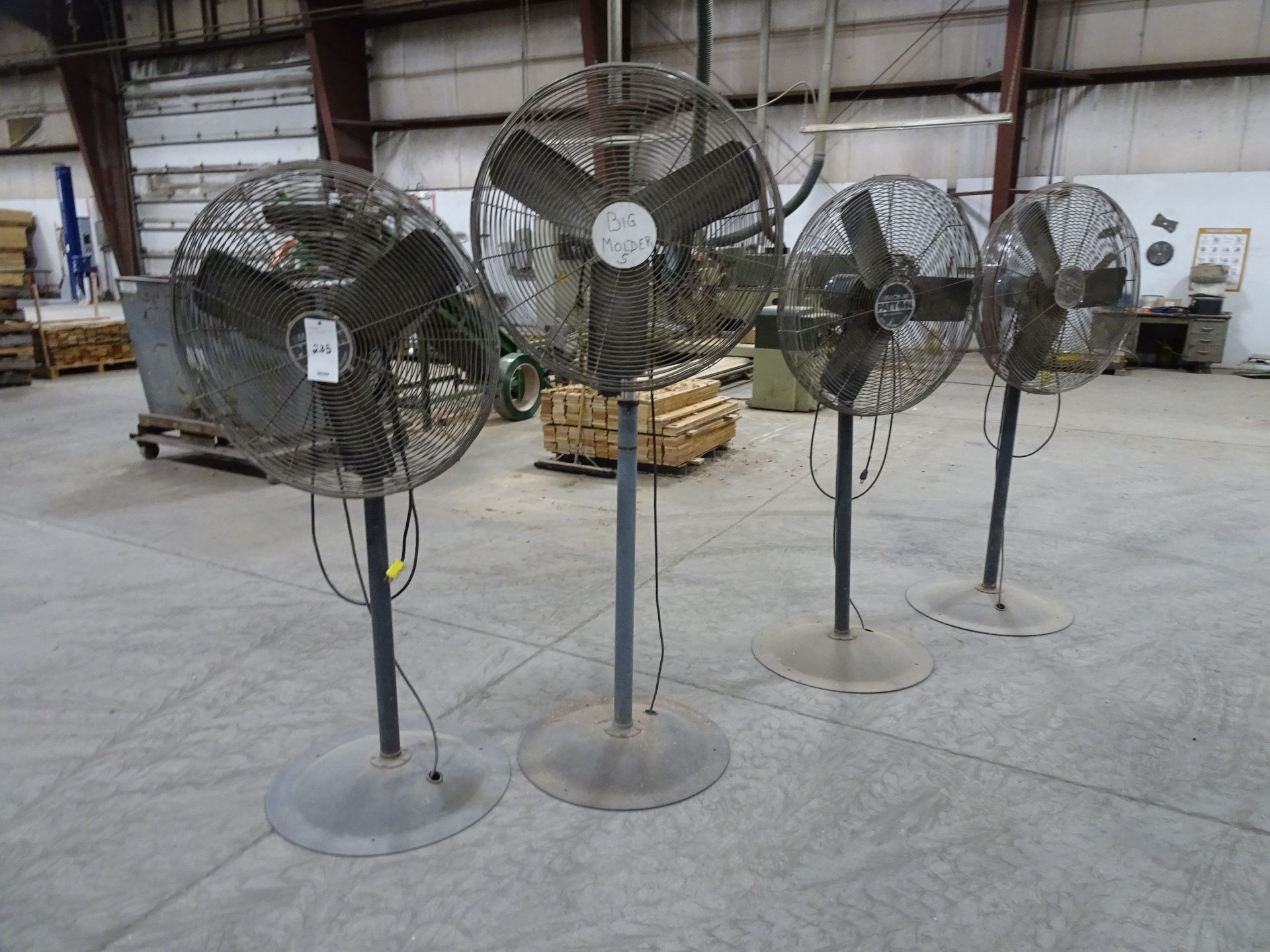 Lot: (4) Pedestal Fans