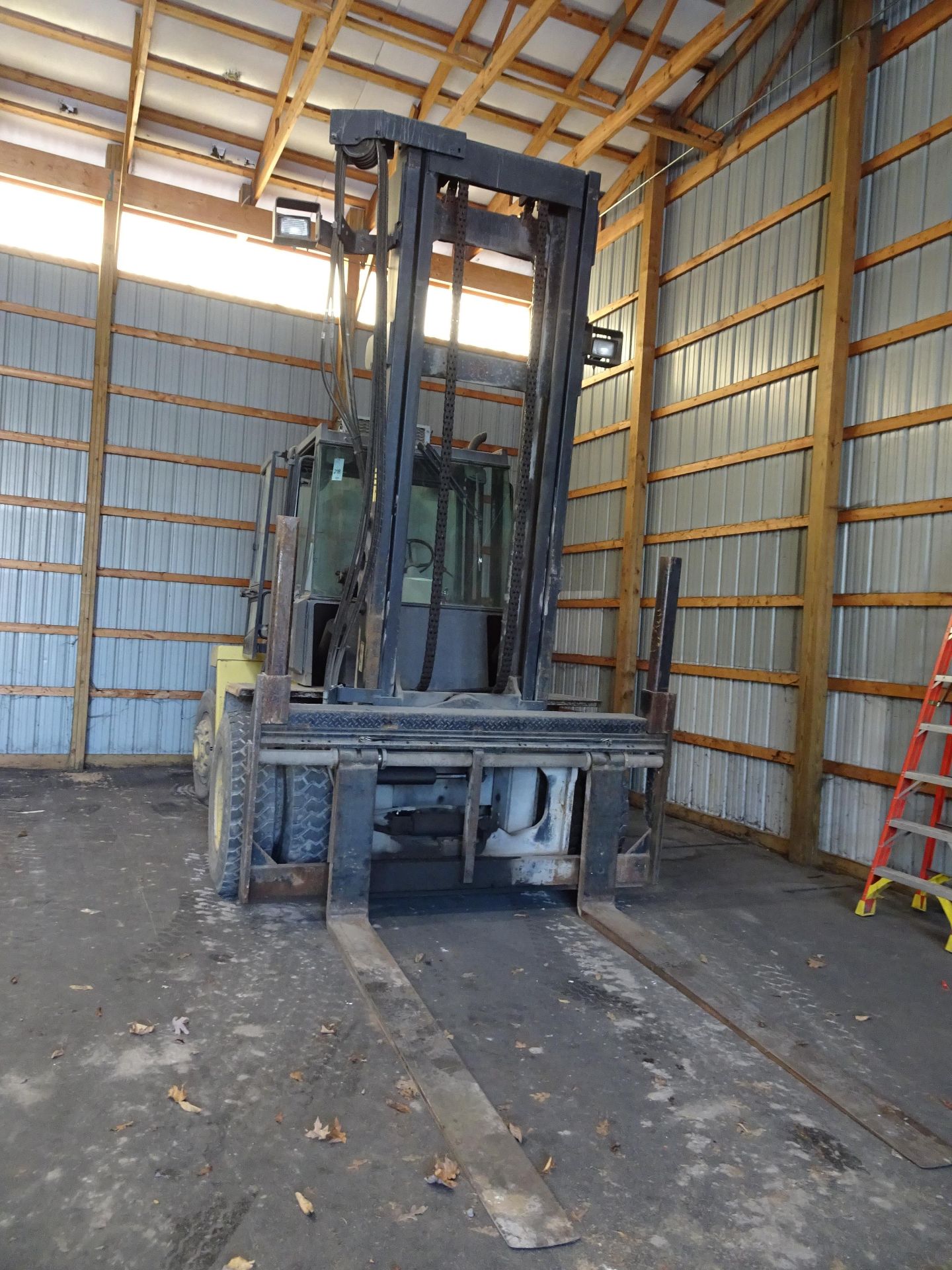 Hyster M17,600 lb Capacity Diesel Forklift - Image 2 of 4