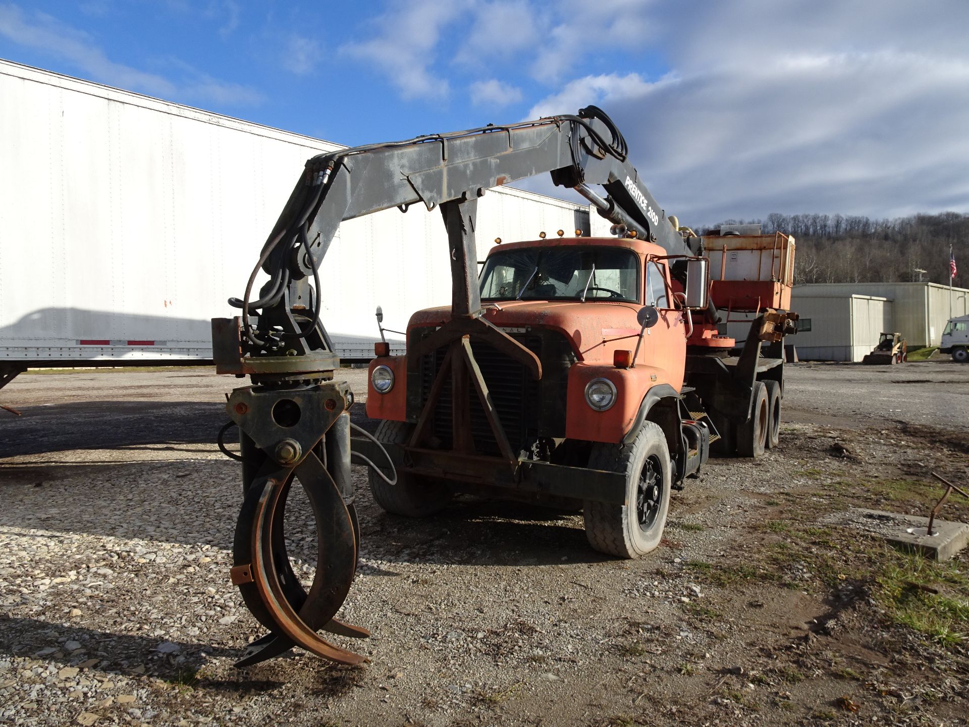 International Model 2070A Truck - Image 6 of 7