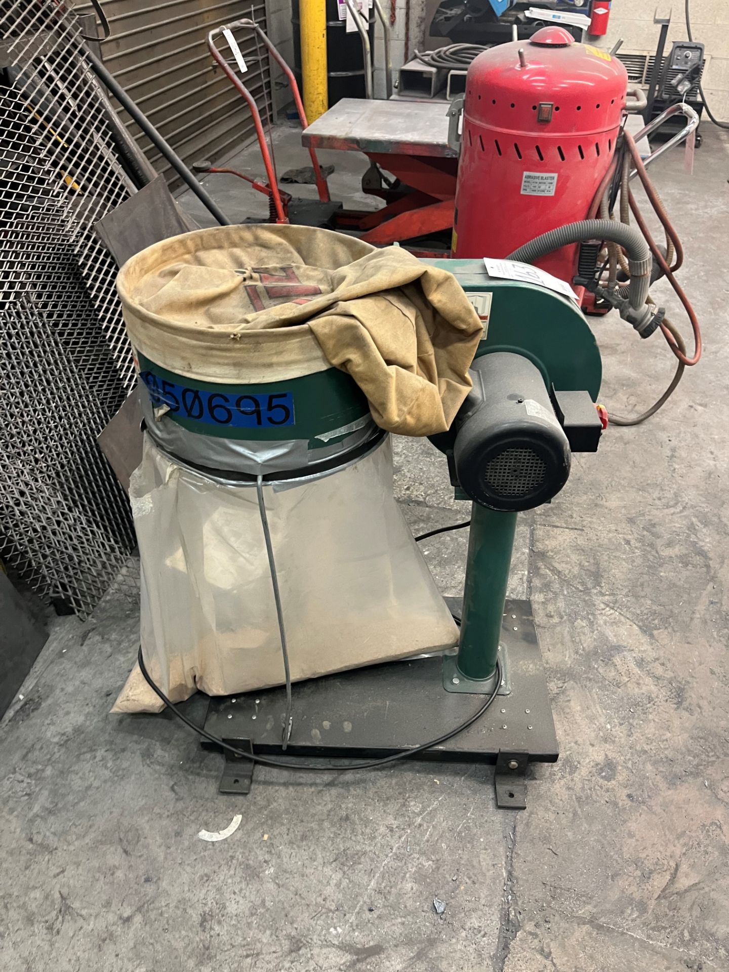 Grizzly bag type dust collector - Image 2 of 2