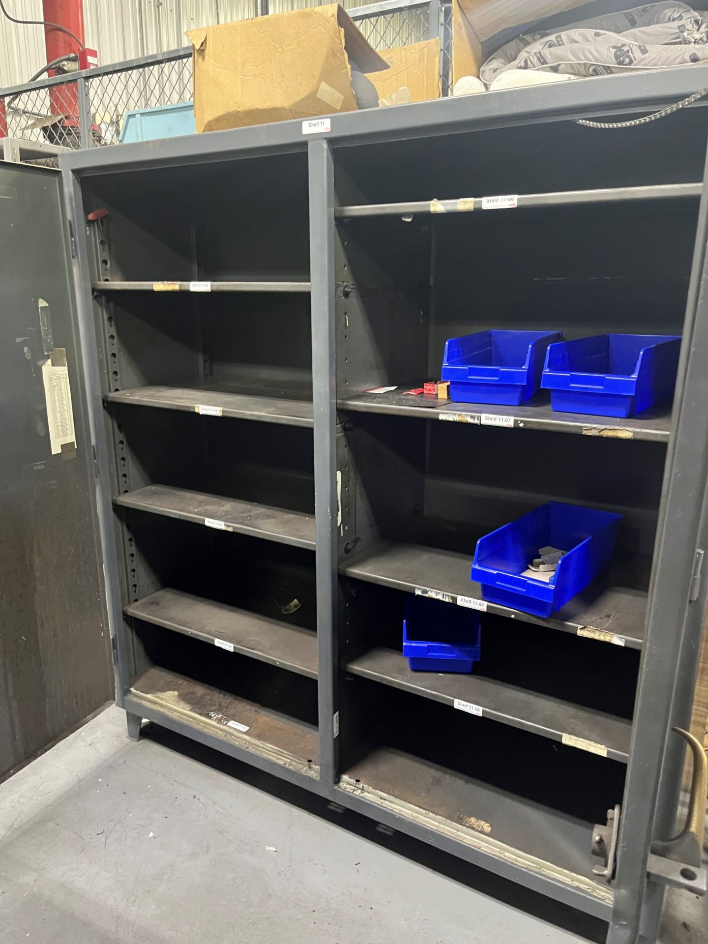 Strong Hold shop cabinet and contents - Image 2 of 2