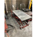 Hydraulic lift tables