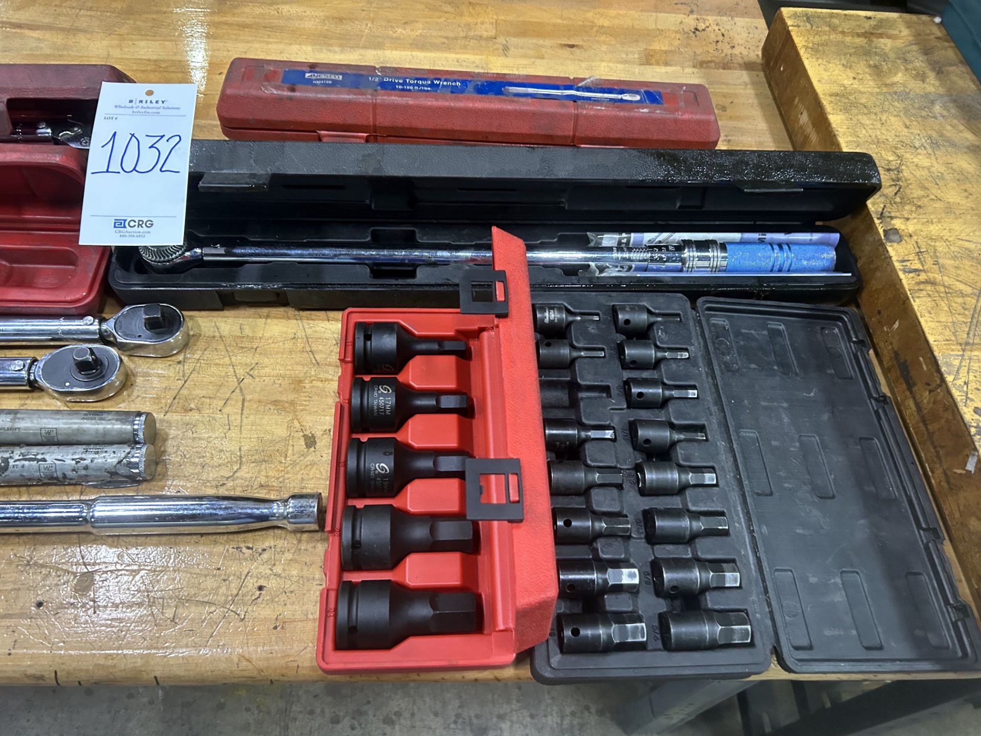 Large assortment of torque wrenches and sockets - Image 3 of 3