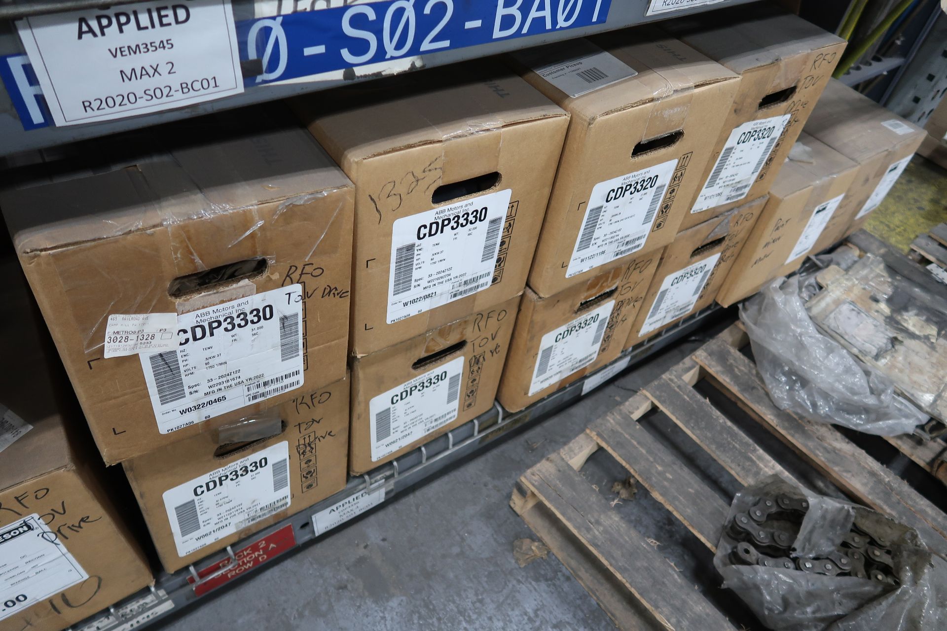 Contents of pallet racking; large assortment of electric motors - Image 4 of 11