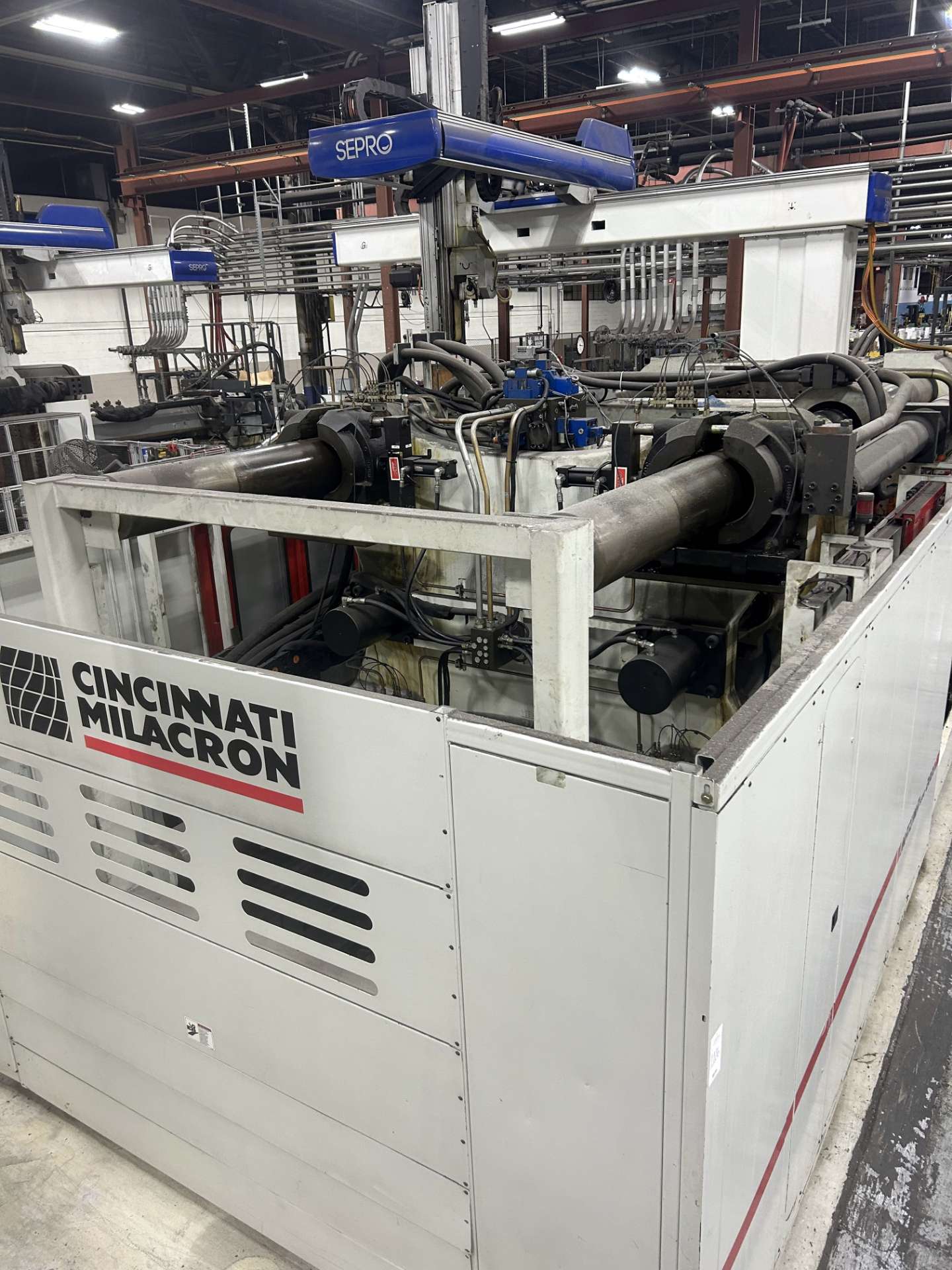 Maxi Molding Injection Machine 2015 Cincinnati Milacron Injection Molding Machine, Model MSG2000, Maxi ...