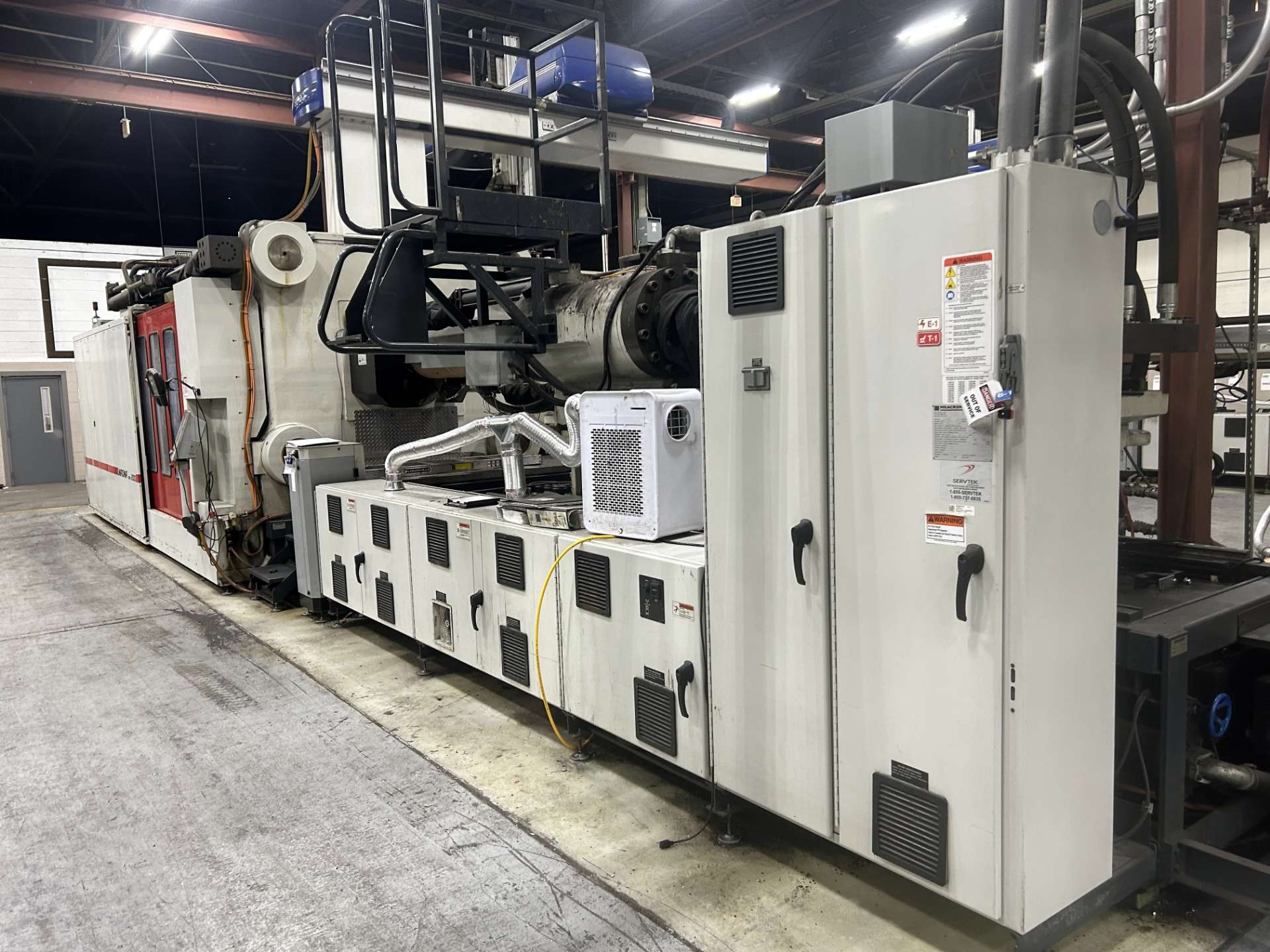 Maxi Molding Injection Machine 2015 Cincinnati Milacron Injection Molding Machine, Model MSG2000, Maxi ...