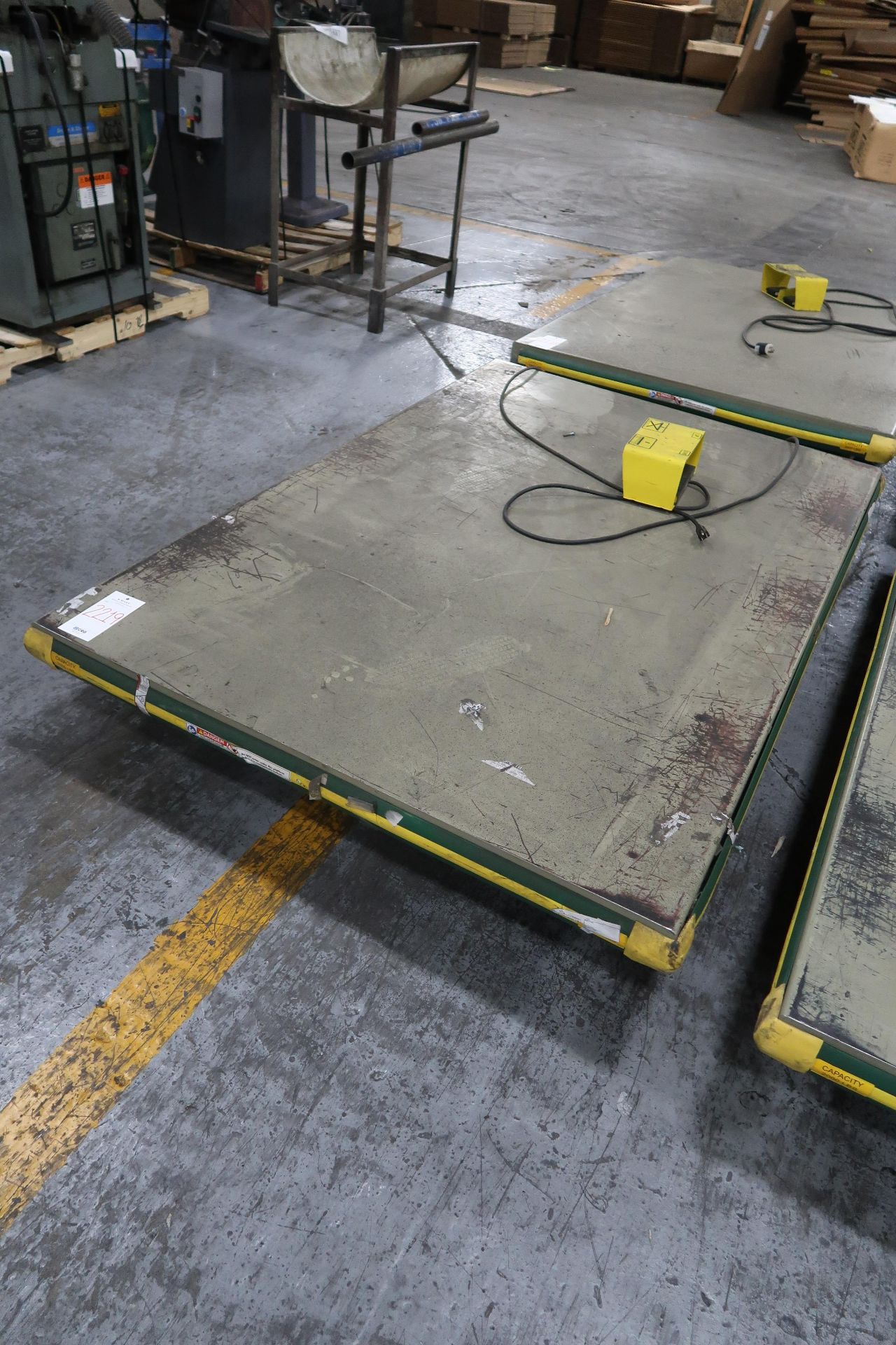 2000 lb. lift table with foot pedal; 48" x 72" - Image 2 of 2