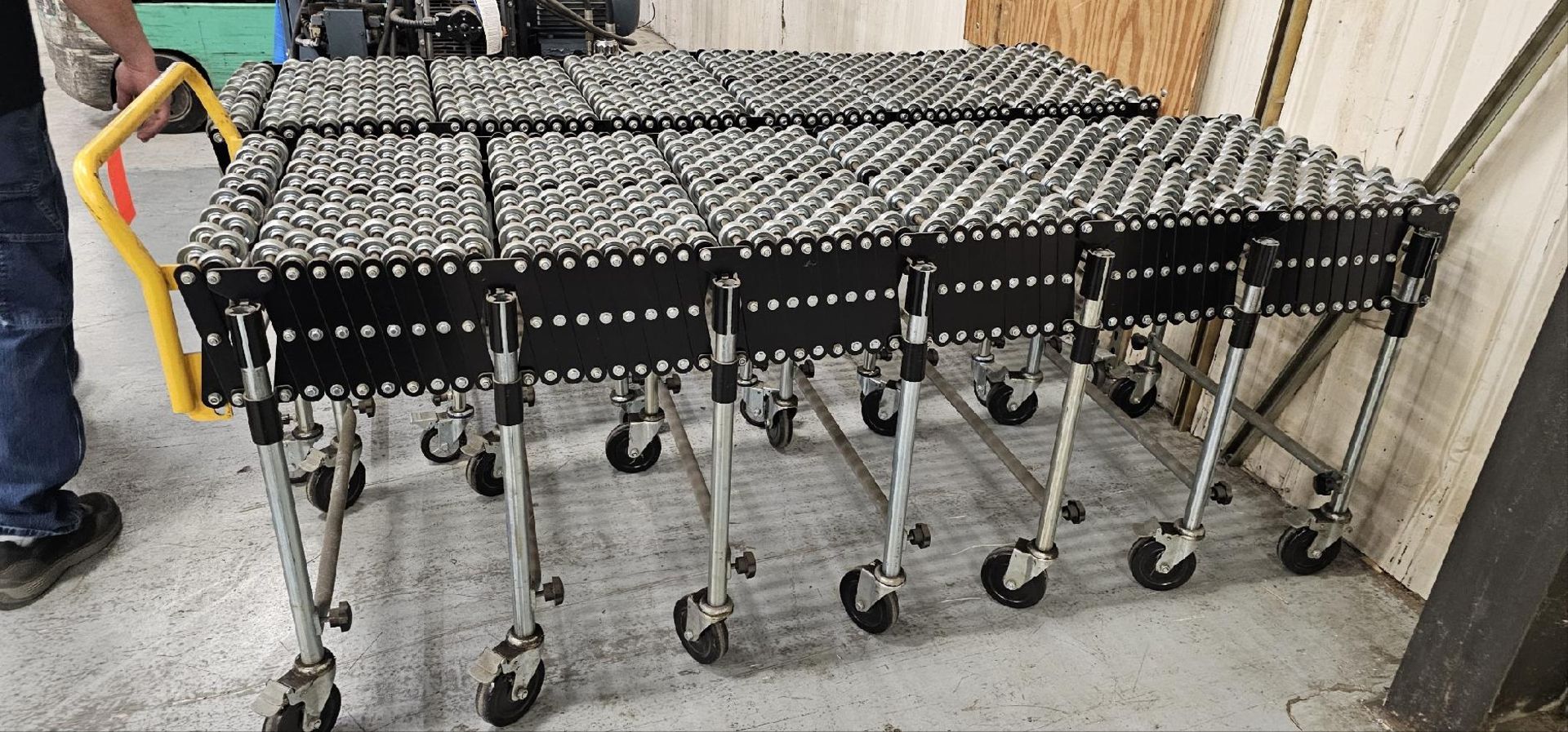 Extendable portable conveyor