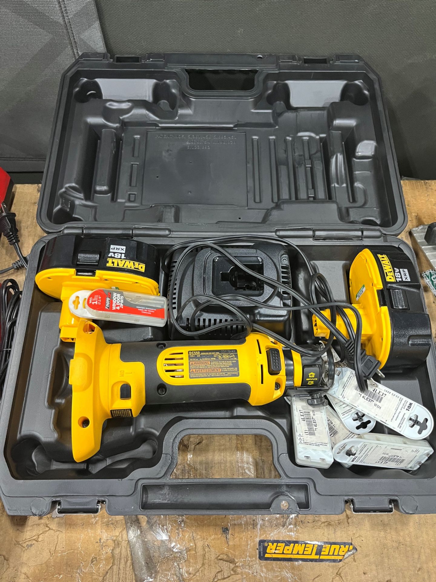 Dewalt model DC550 cordless cut out tool