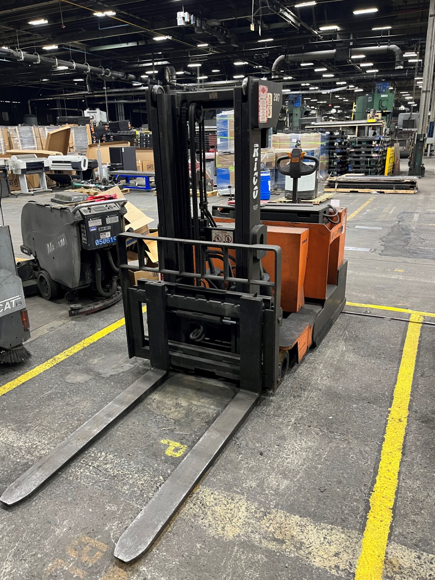 Rico model HLW-55 electric walk behind pallet lift - Image 2 of 2