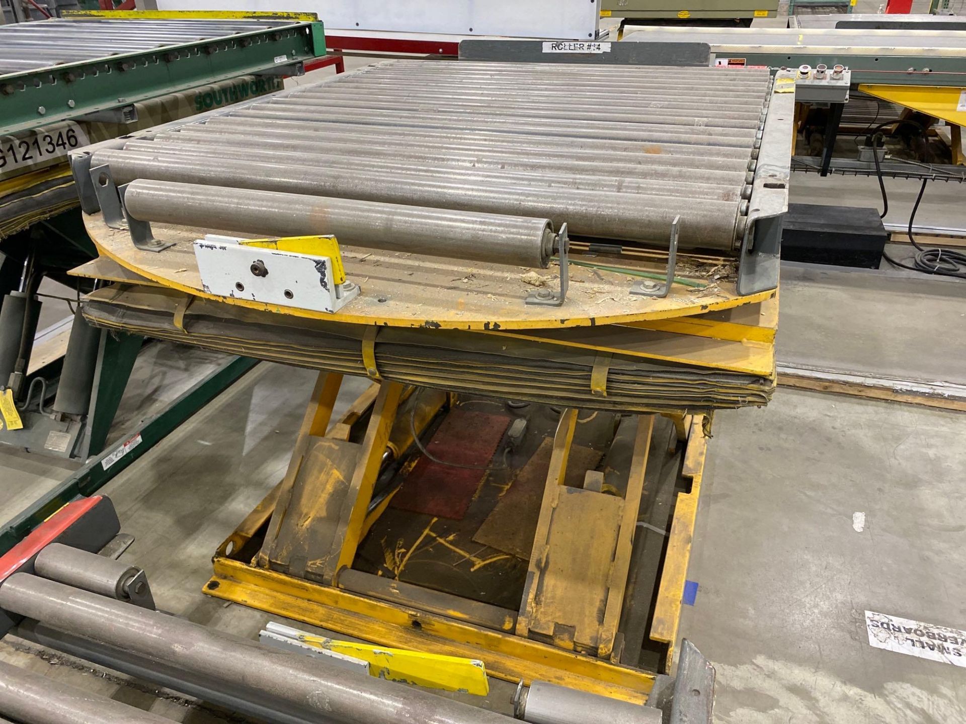 Lot Econo Lifts Rotary-Capable Roller Top Hydraulic Lift Tables