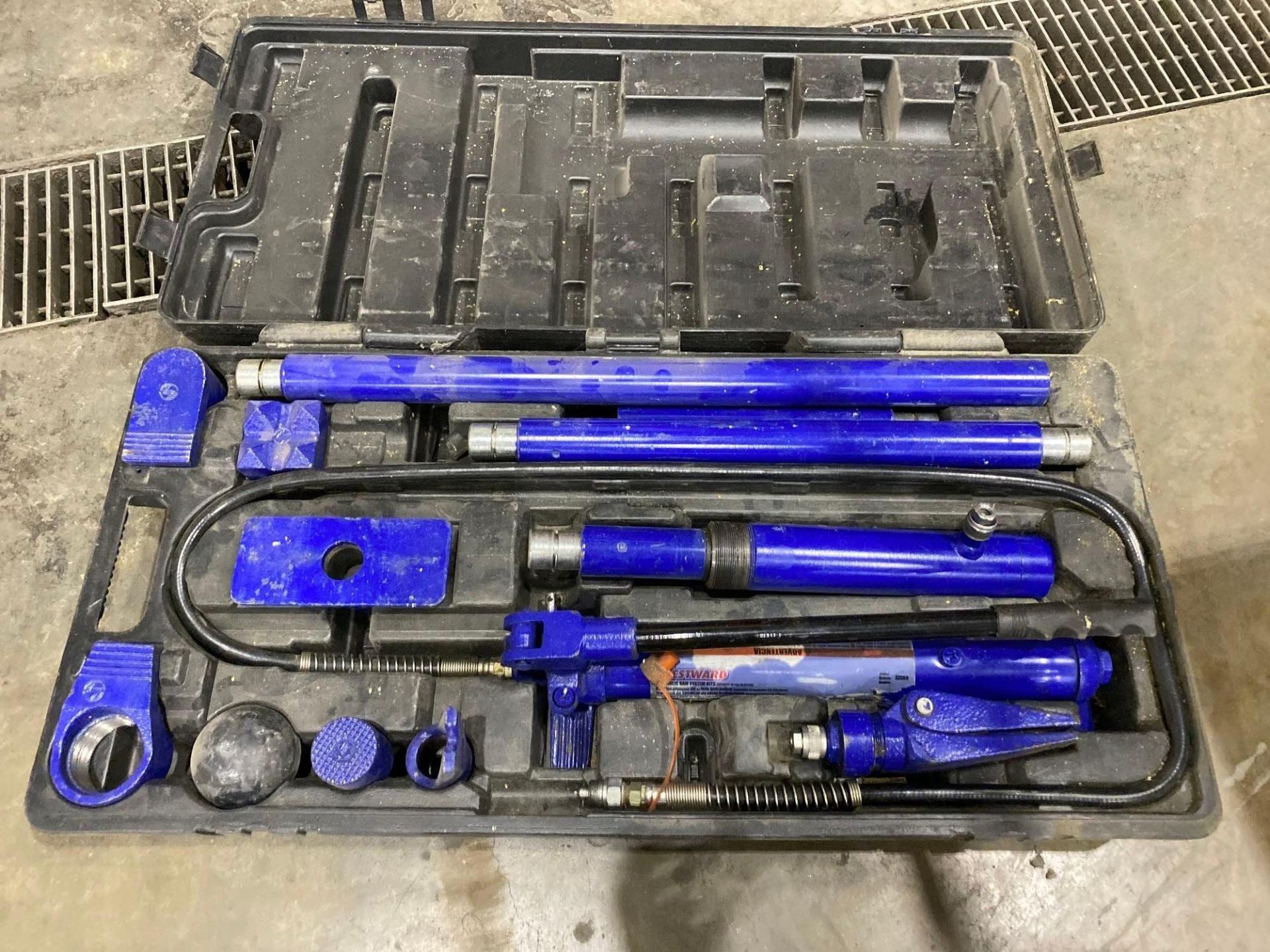 Westward 3ZC69A Hydraulic Ram Set