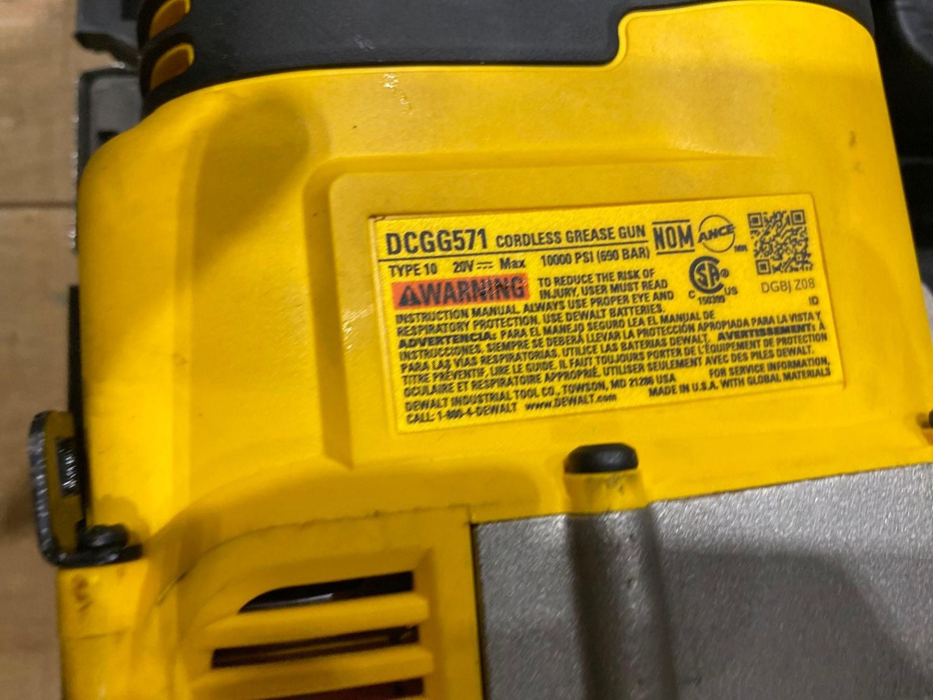 Dewalt DCGG571 Cordless Grease Gun - Image 2 of 2