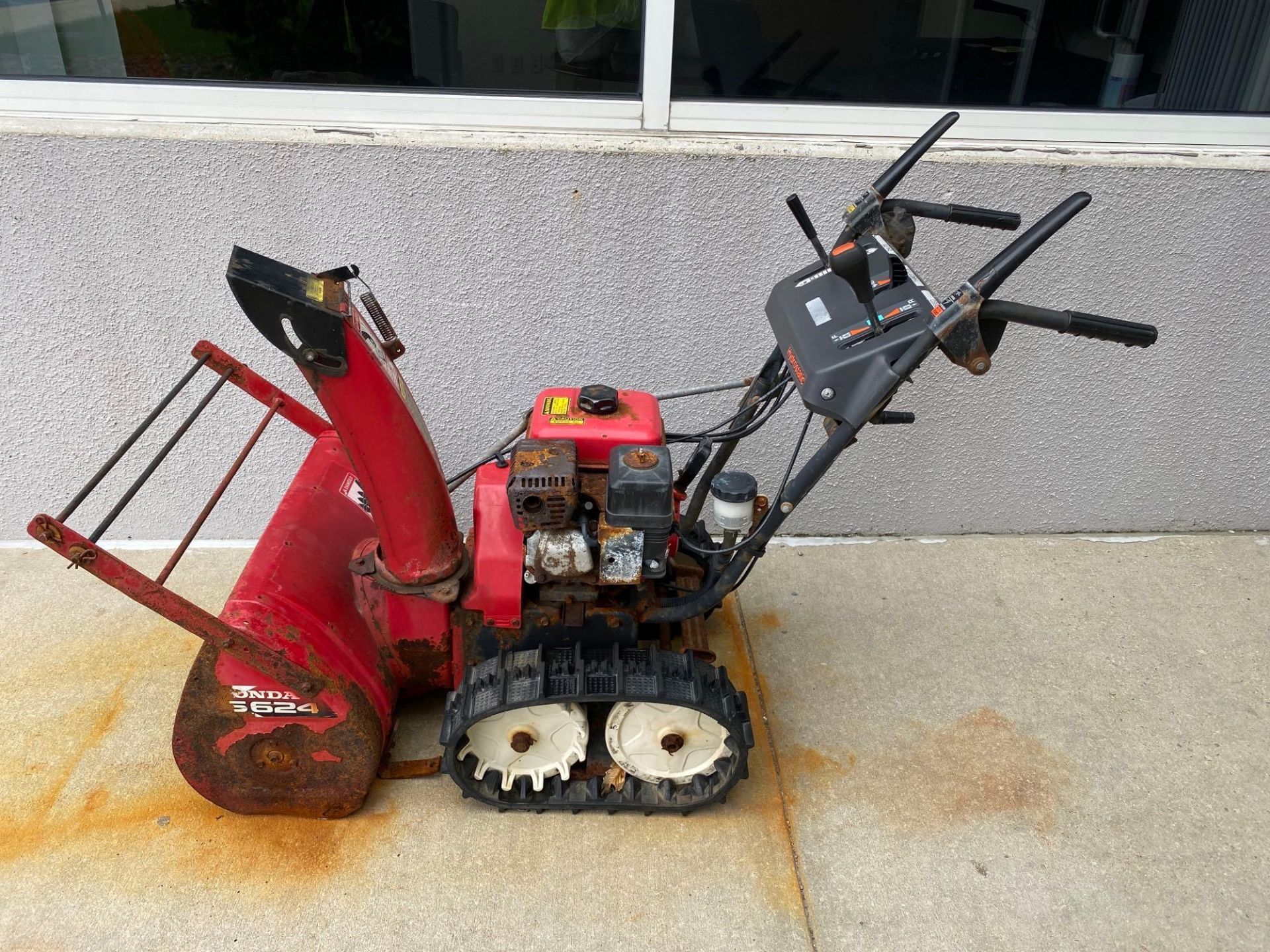 Honda Hydrostatic?24in. Tracked Snow Thrower