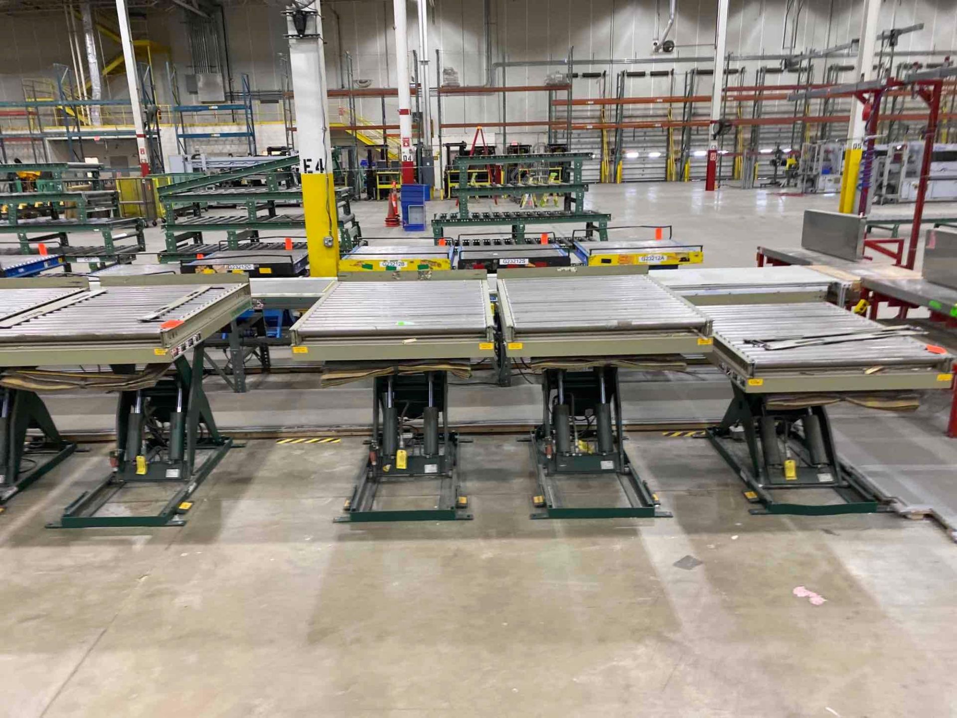 Lot Southworth Roller Top Hydraulic Lift Tables