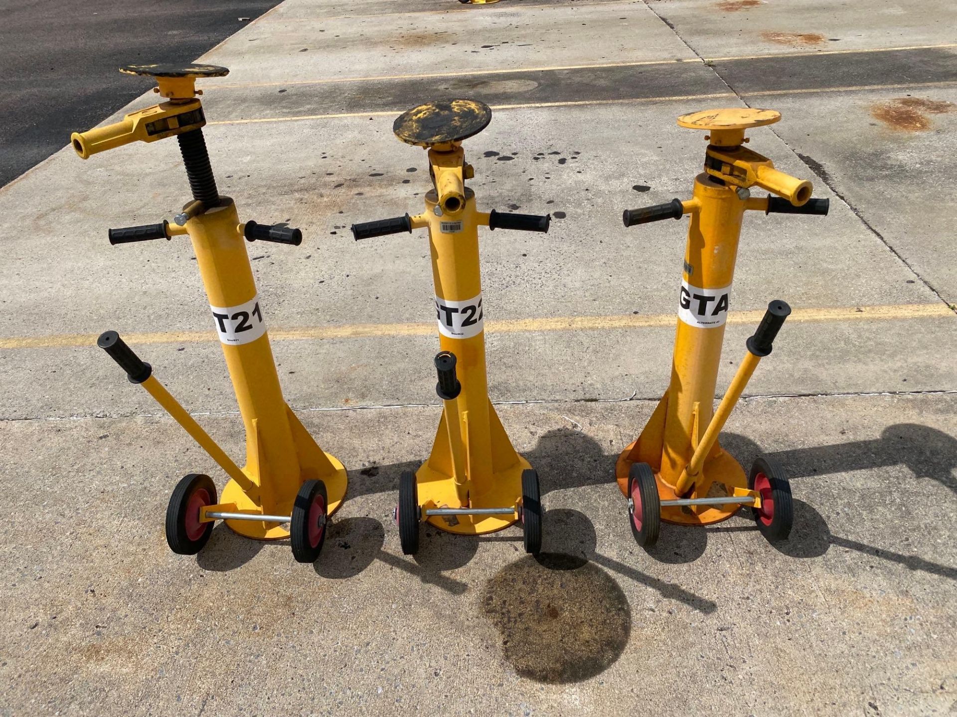 Assorted Global Industrial Trailer Jacks - Image 2 of 2