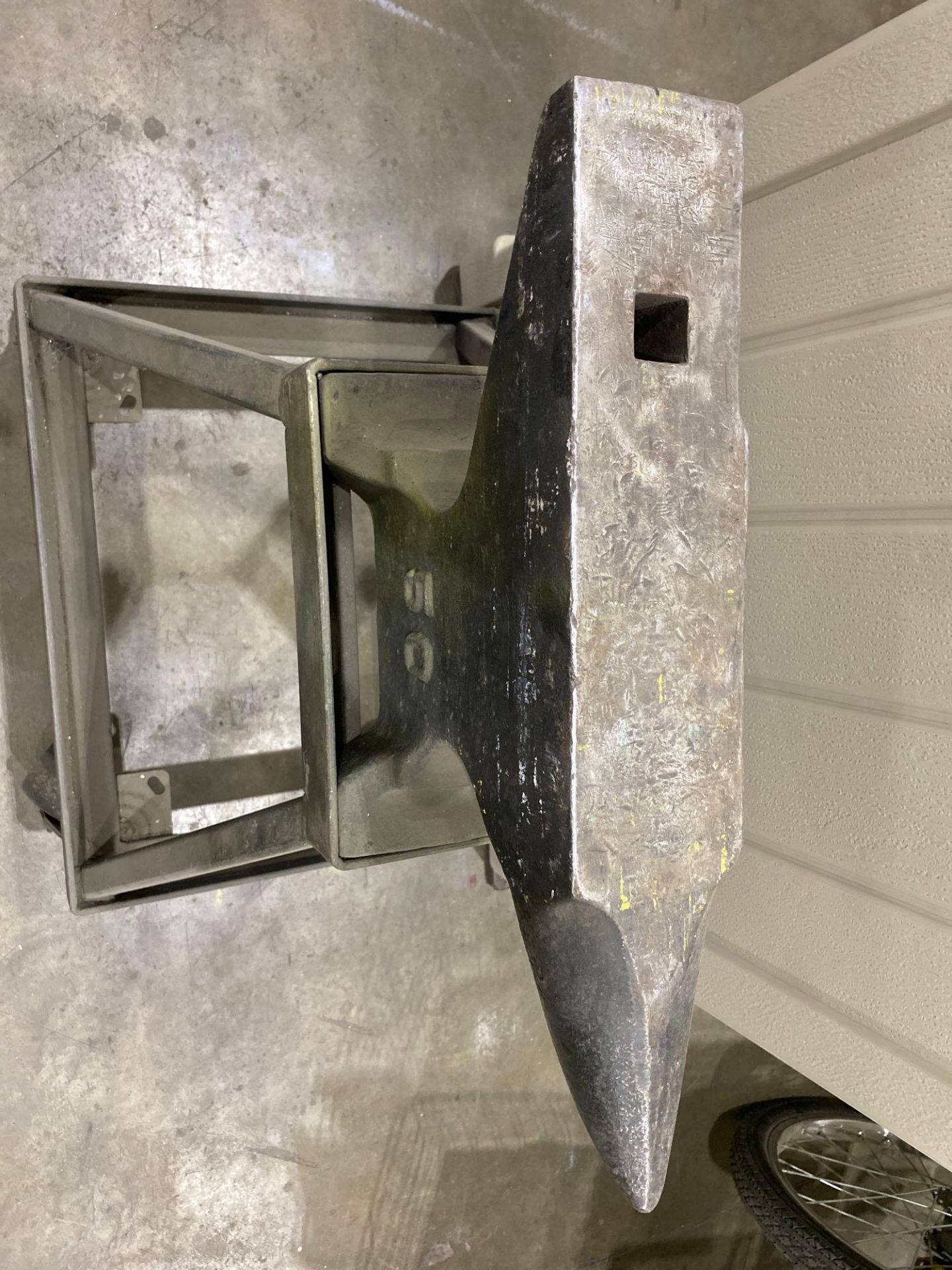 anvil-on-cart-50lbs