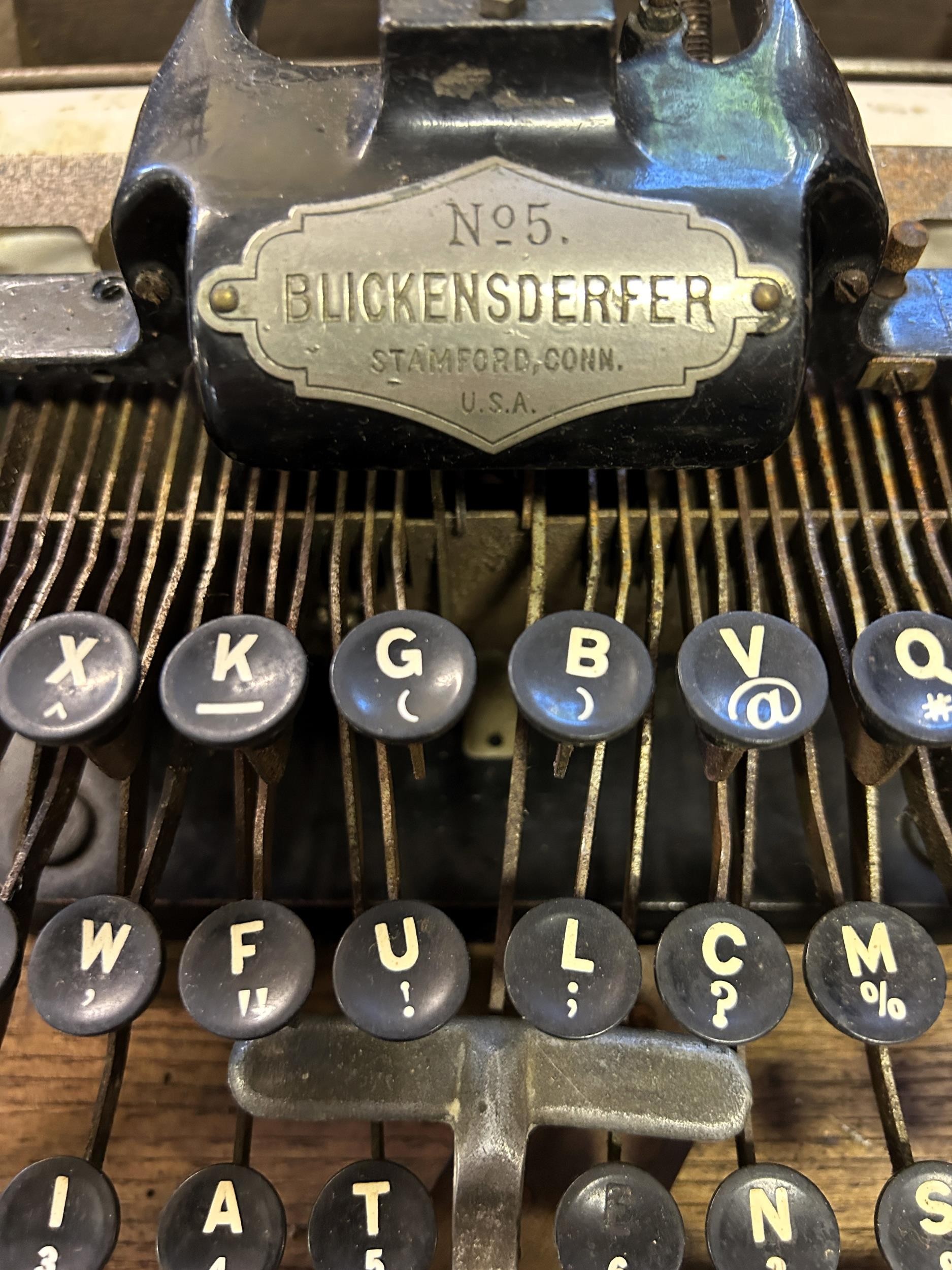 A late 19th/early 20th Blickensderfer No 5 typewriter, in a wooden case - Image 4 of 4