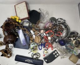 Assorted costume jewellery (box)