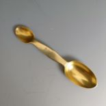 A George V silver gilt medicine spoon, London 1911, 29 g overall length: 13.5 cm approx width of
