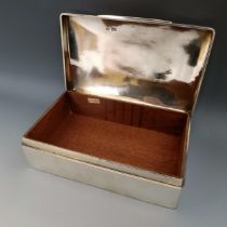 An Edward VII silver cigar box, London 1902, 24 cm wide