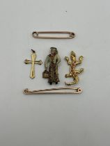 A 9ct gold bar brooch, 1.9 g, a yellow metal bar brooch, a cross pendant, and two other brooches (5)