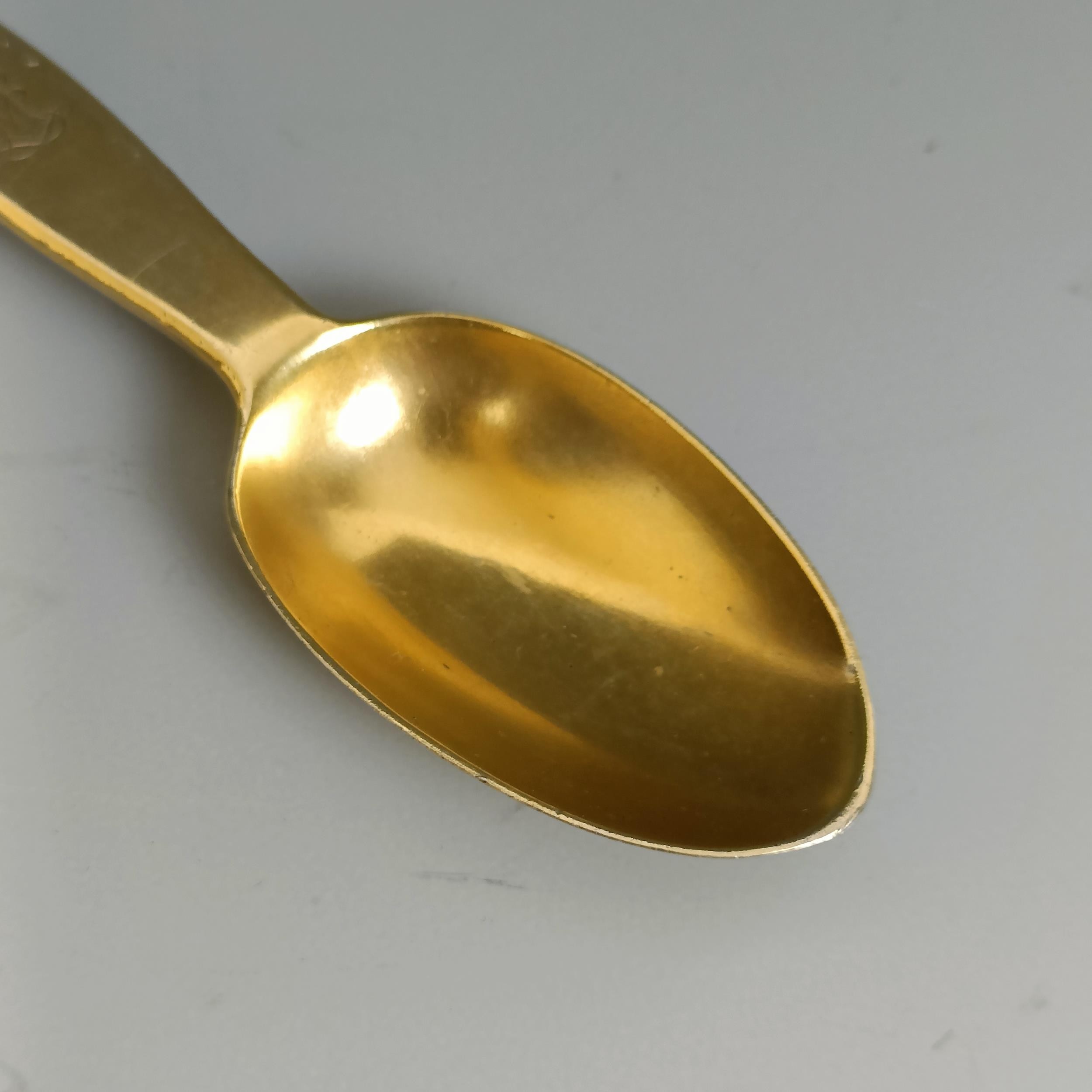 A George V silver gilt medicine spoon, London 1911, 29 g overall length: 13.5 cm approx width of - Image 2 of 5
