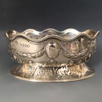A Victorian silver bowl, with swag decoration, London 1881, 5.8 ozt