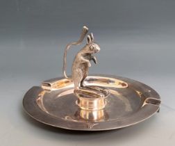 An Australian silver novelty ashtray, applied a cast figure of a hare 160 g no marks on this item,