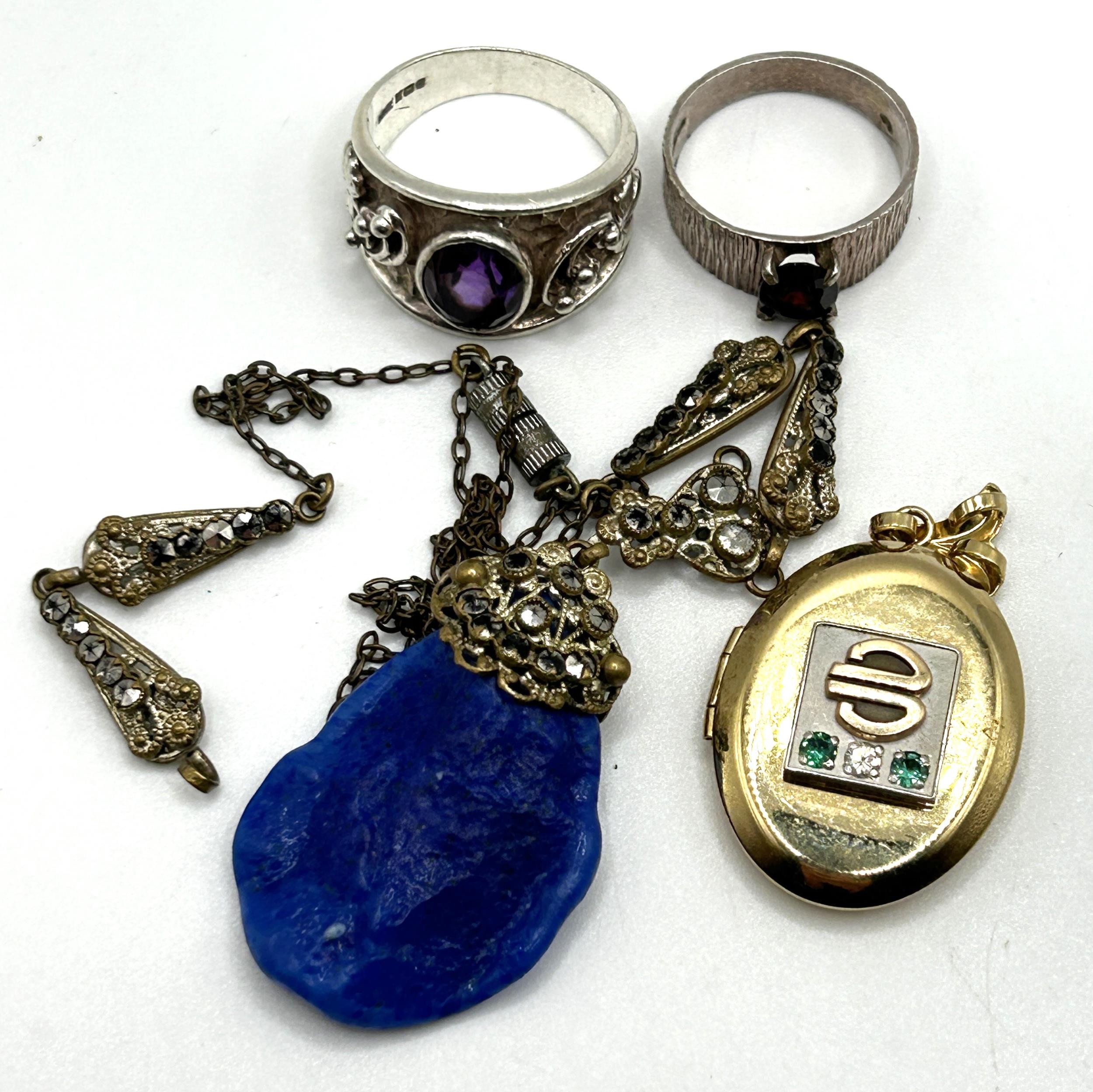 A gilt metal charm bracelet, and assorted jewellery - Image 5 of 5