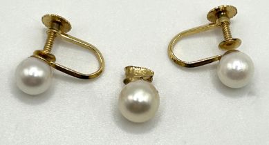 A pair of 14ct gold and pearl earrings, and a matching pendant