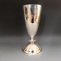 An Elizabeth II Scottish silver vase, Edinburgh 1961, 17.2 ozt