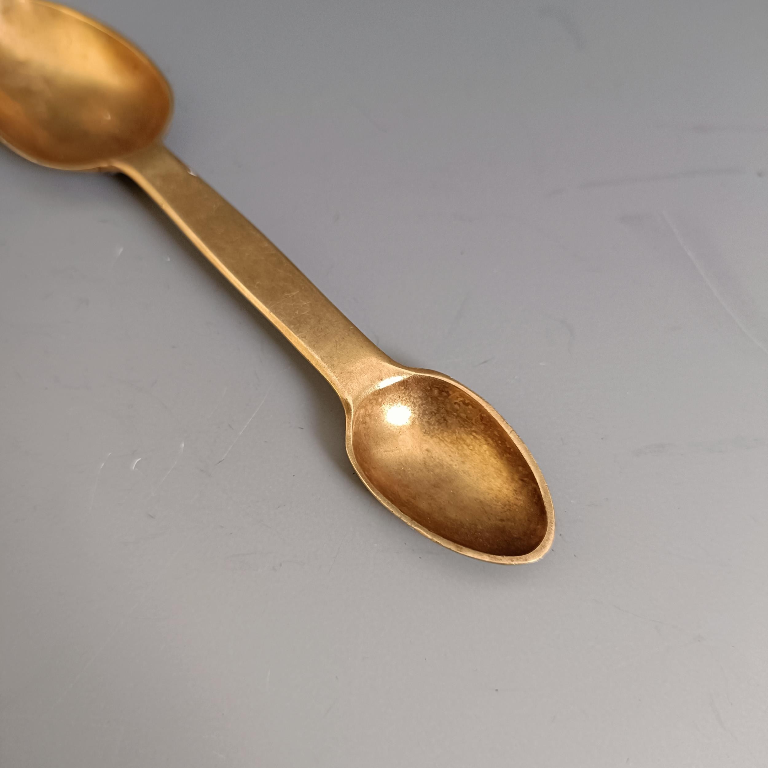 A Victorian silver gilt medicine spoon, London 1871, 21 g overall length: 12.7 cm approx width of - Image 3 of 8