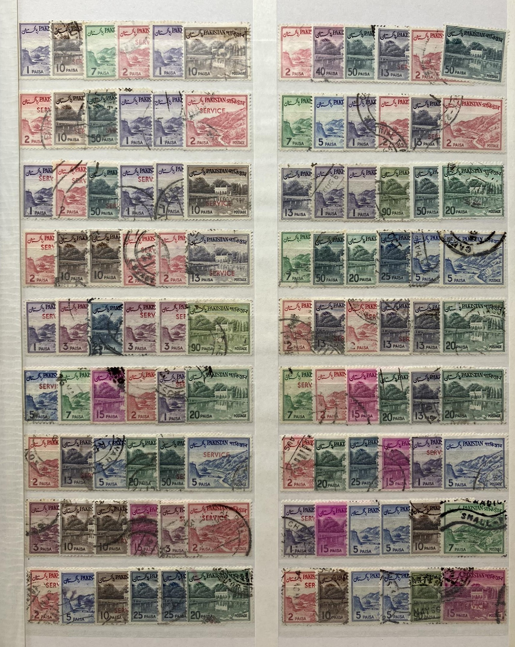 An album of American stamps, some on loose pages, an album of Pakistan stamps, and another album (4) - Image 6 of 10