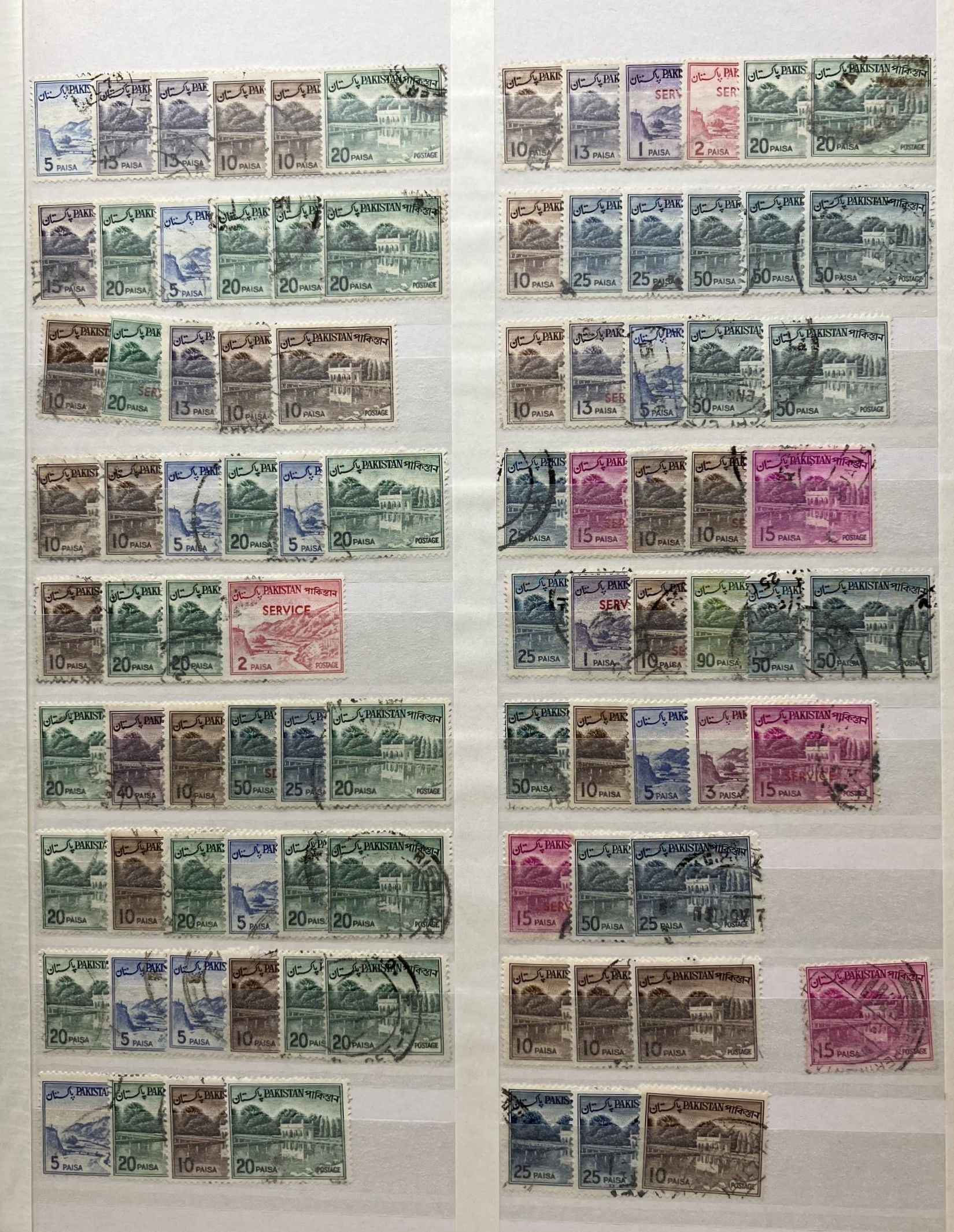 An album of American stamps, some on loose pages, an album of Pakistan stamps, and another album (4) - Image 5 of 10