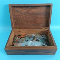 A Victorian double florin, 1890, other assorted coins and medallions, in a wooden box
