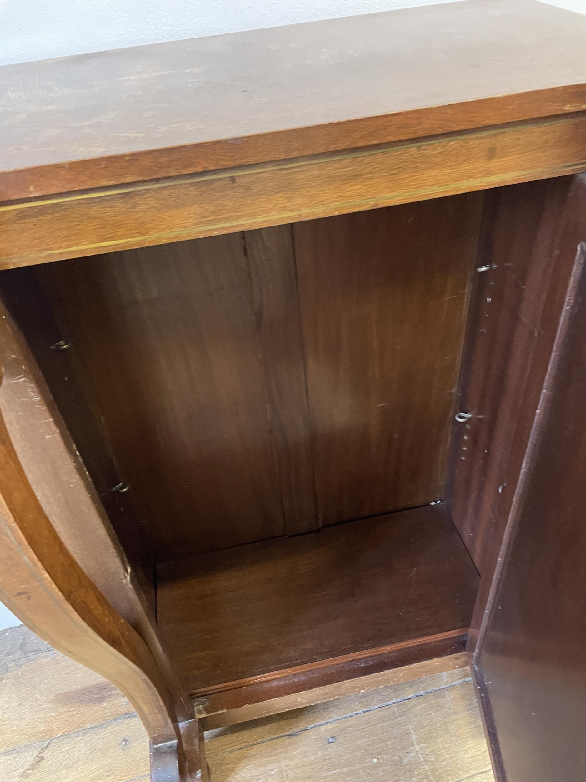 A mahogany pier cabinet, 61 cm wide - Image 3 of 6