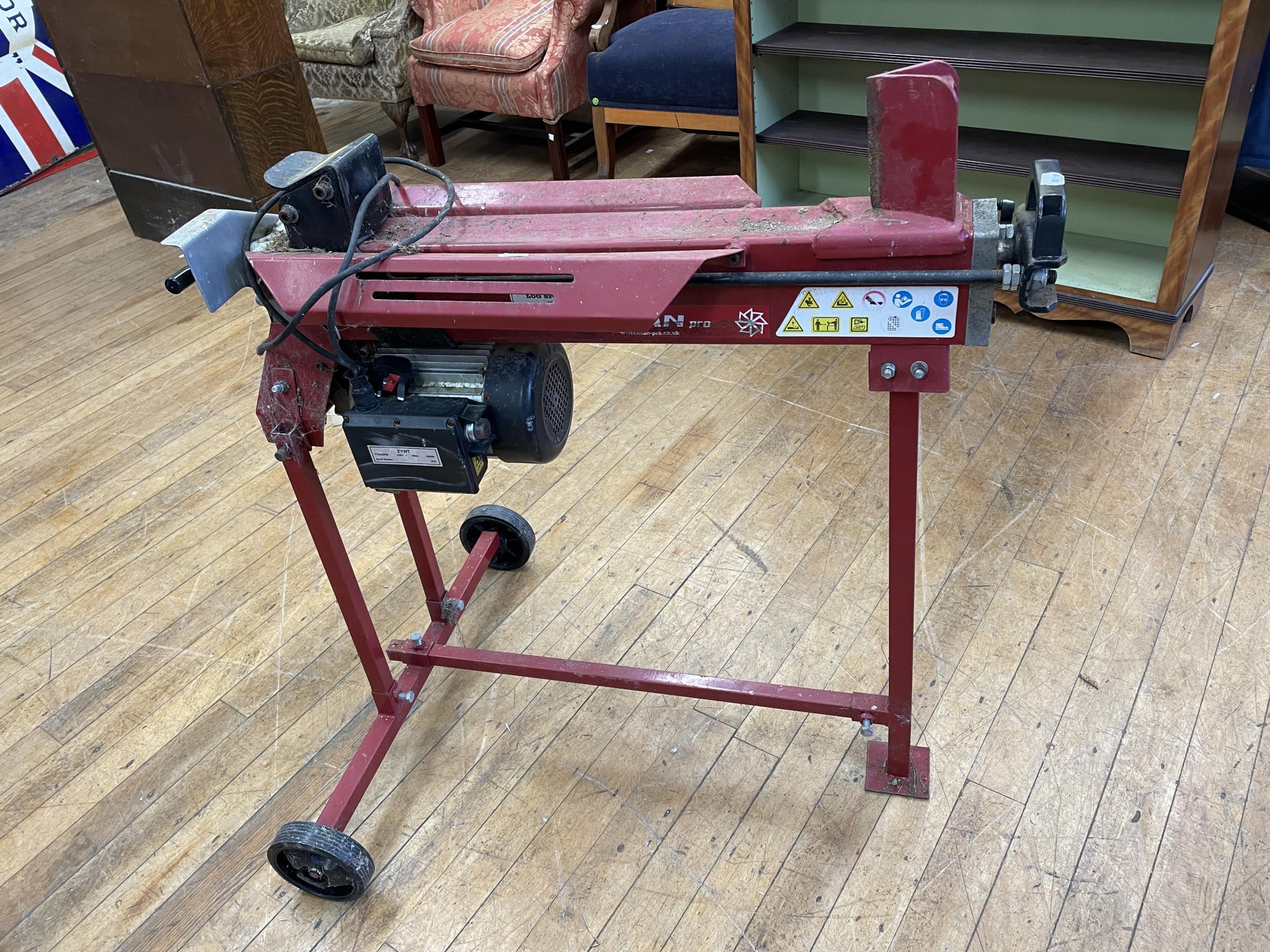 A log splitter