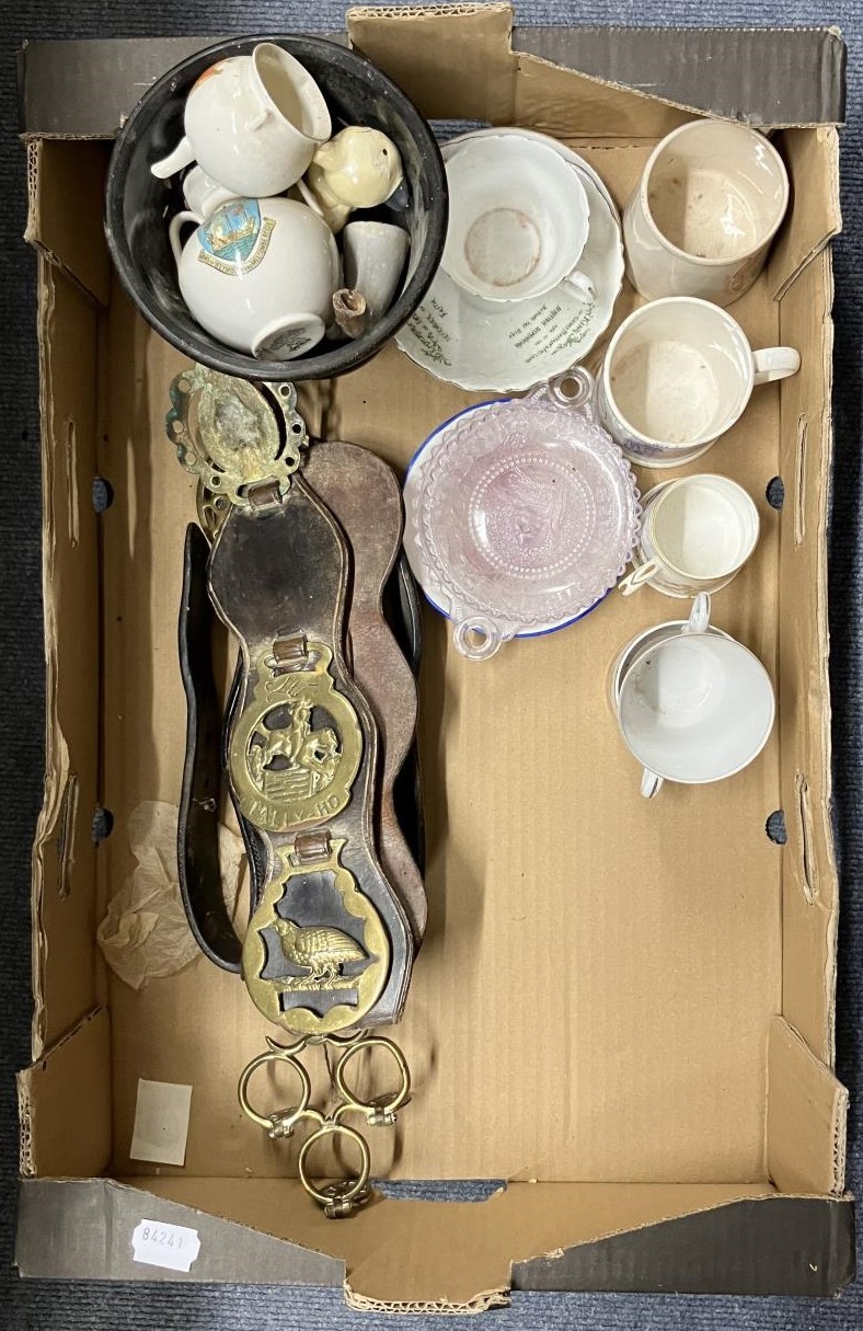 Assorted clay pipes, and a group of vintage biscuit tins (qty) - Image 2 of 3