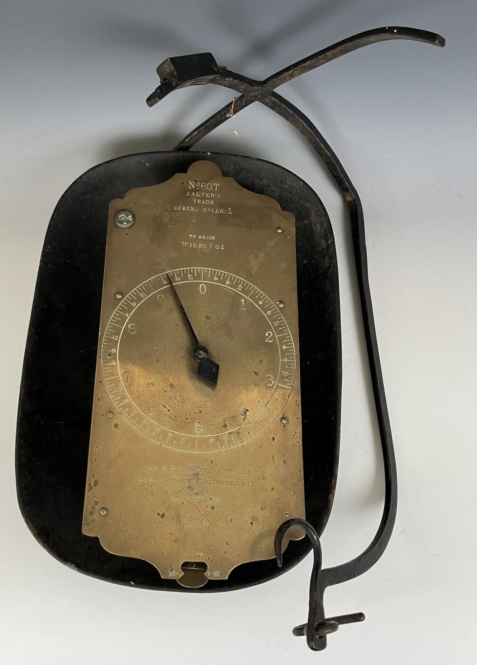 A pair of Salter's brass and cast metal weighing scales - Image 5 of 5