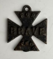 An early 20th century novelty cross medal, reading 'For brave deeds', the reverse reading 'Liar'