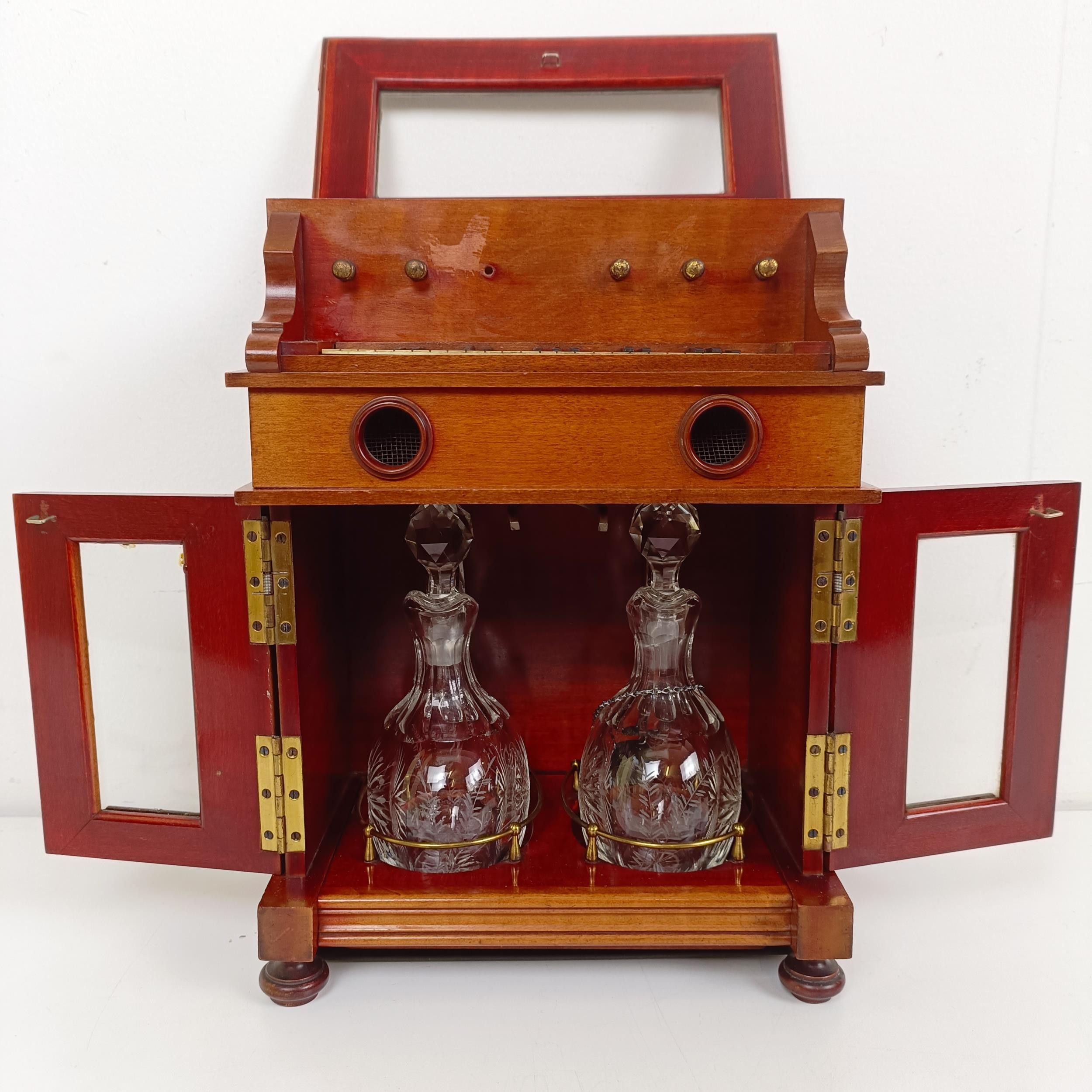 An early 20th century Continental musical tantalus/liqueur cabinet, in the form of a piano or organ, - Bild 5 aus 7