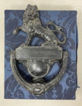 A late Victorian cast iron door knocker, with a lion finial, 25 x 16 cm