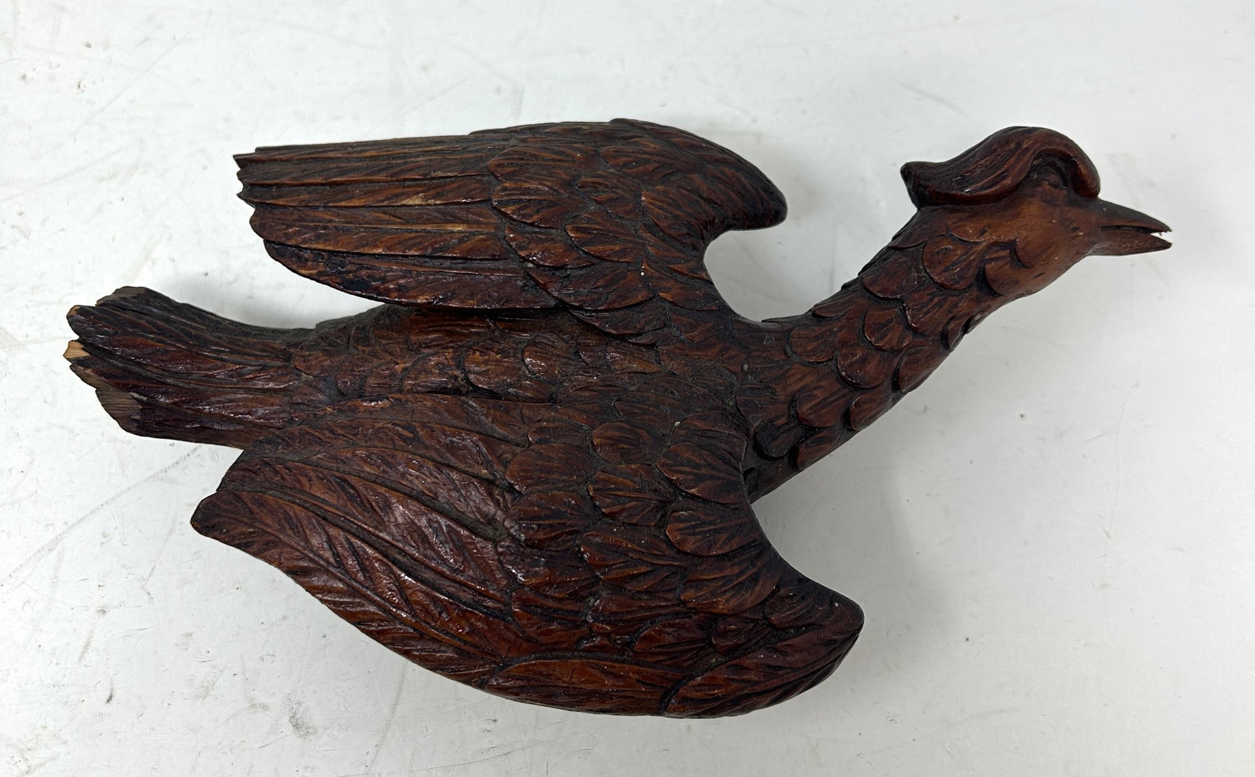 A pair of late 19th century carved wood figures, of birds, 22 cm high, and 13 cm high (2) - Image 3 of 4